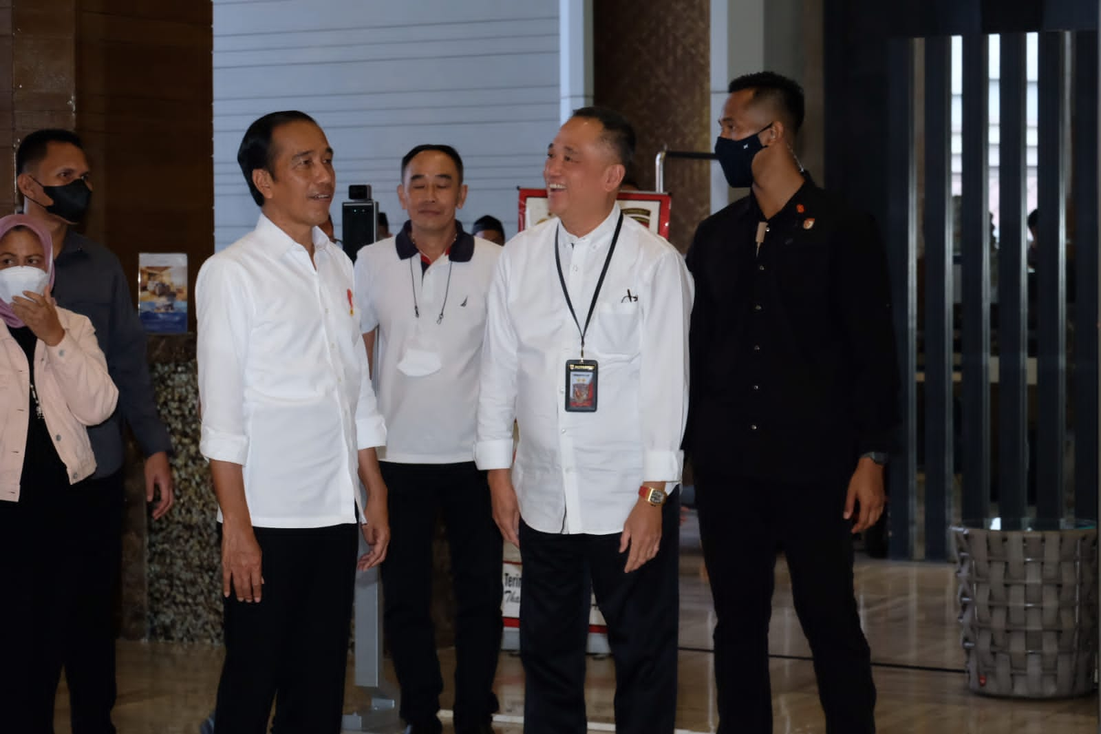 Ketum PSMTI Wilianto Tanta Sambut Presiden RI di Hotel Rinra Makassar, Jokowi Tanyakan hal ini