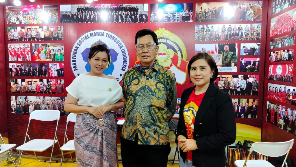 Angie (Sekretaris Ikoci Jatim) ; Pak Husen Tong (Pendiri PSMTI); Mei (Sekretaris Dep. Pengkajian dan pengembangan)