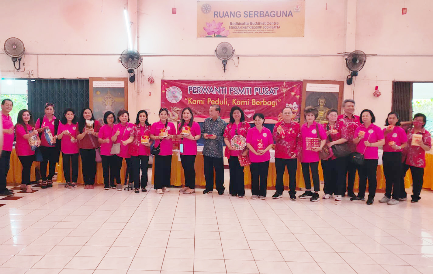 Sharing Love in the 2024 Lunar New Year, Perwanti PSMTI Central Distributes Groceries Packages to Underprivileged Communities.