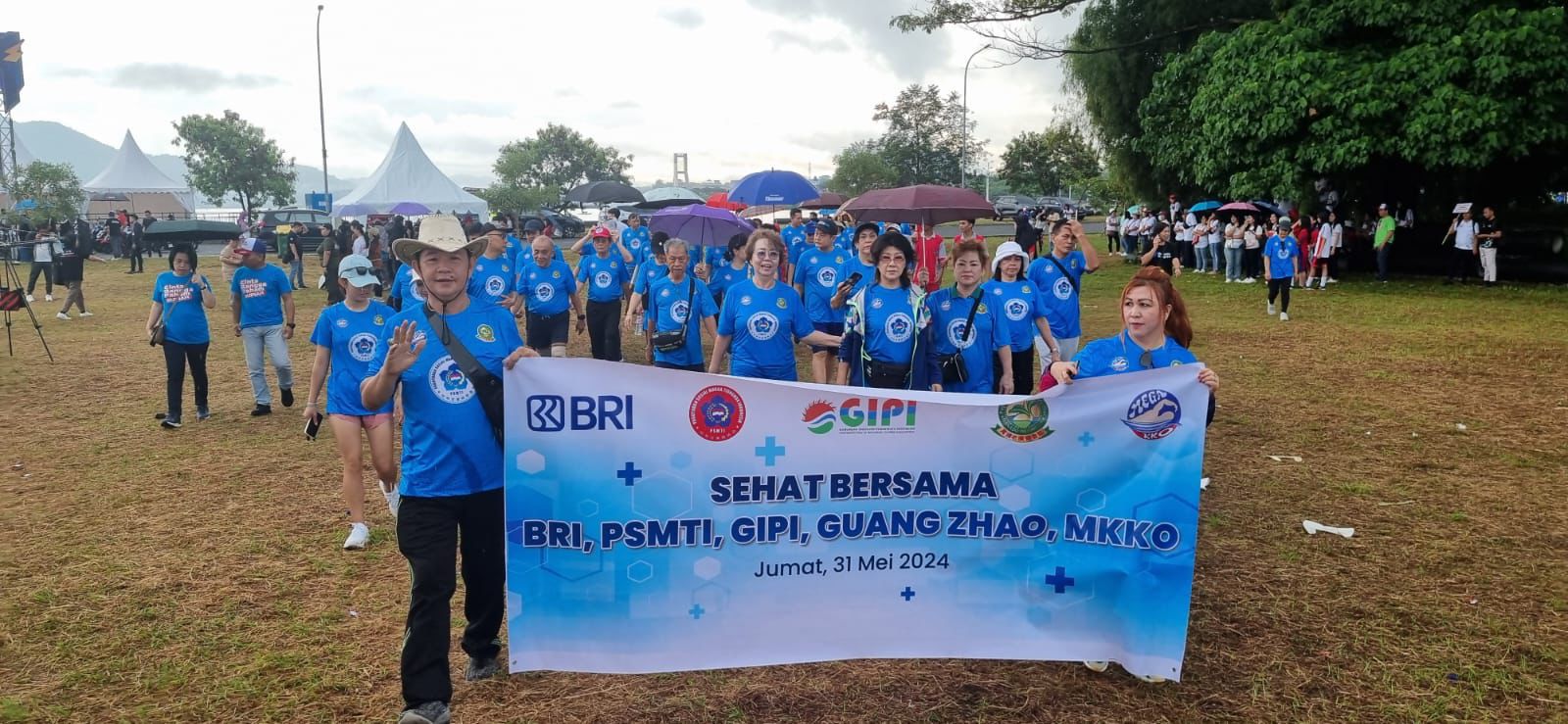 Jalin Kebersamaan Antar Organisasi, PSMTI SULUT Gelar Jalan Sehat Bersama