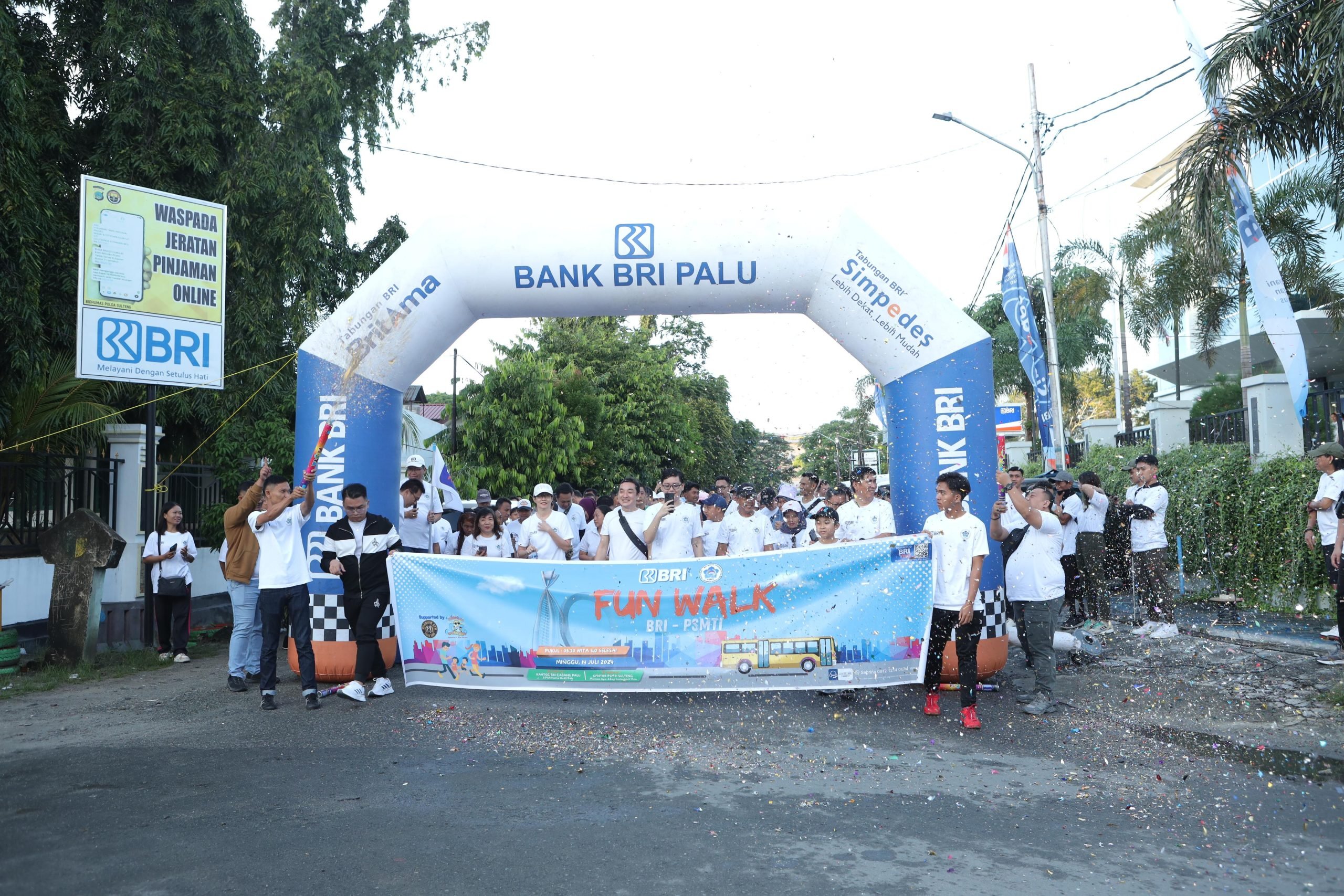 Ajak Masyarakat Hidup Sehat, PSMTI Sulteng Bersama BRI Gelar Fun Walk 