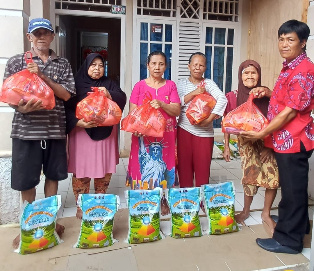 Bakti Sosial PSMTI Pesawaran, Berikan Paket Sembako untuk Masyarakat Kurang Mampu