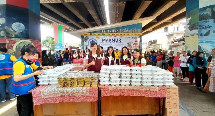 PSMTI Dukung UMKM Lokal Melalui Program MakMur, Berbagi 3000 Makanan Murah di Pademangan Timur