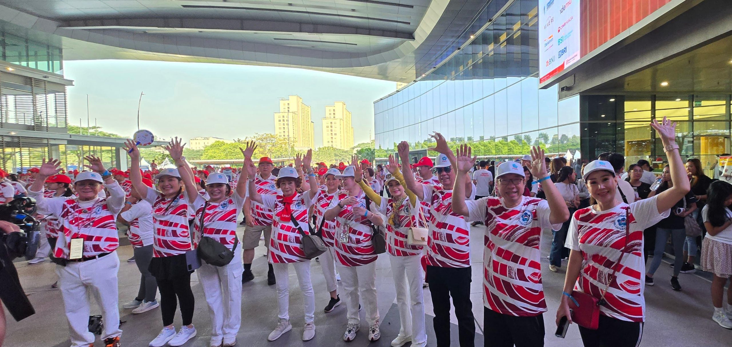Ajak Masyarakat Hidup Sehat, PSMTI Gelar Funwalk di BSD City